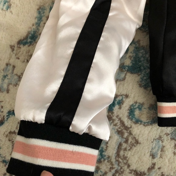 Adorable jacket. Never been worn - Picture 7 of 8